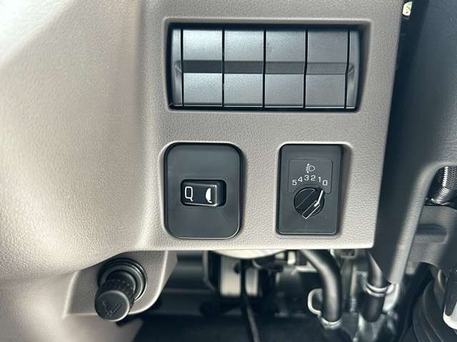 三菱フソウ キャンター ３．０ 全低床 ディーゼルターボ R6年 (東海) 99