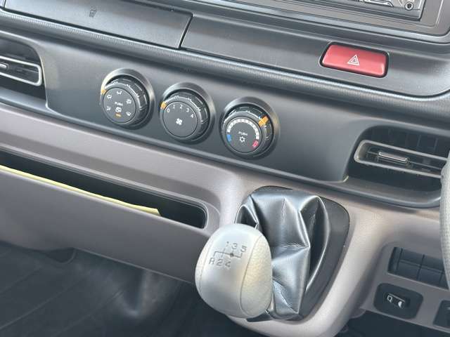 三菱フソウ キャンター ３．０ 全低床 ディーゼルターボ R6年 (東海) 99