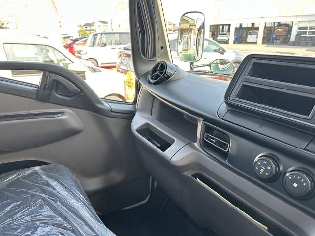 三菱フソウ キャンター ３．０ 全低床 ディーゼルターボ R6年 (東海) 99