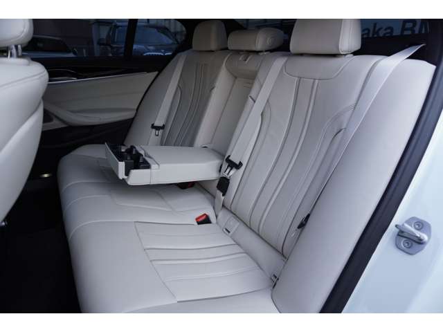 ＢＭＷ ５シリーズ ５２３Ｄ Ｘドライブ Ｍスポーツ エディション ジョイプラス ディーゼルターボ ４ＷＤ R3年 (近畿) 99