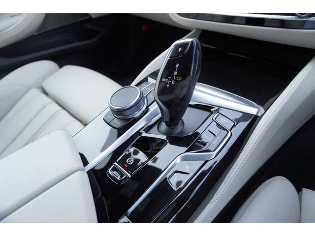 ＢＭＷ ５シリーズ ５２３Ｄ Ｘドライブ Ｍスポーツ エディション ジョイプラス ディーゼルターボ ４ＷＤ R3年 (近畿) 99