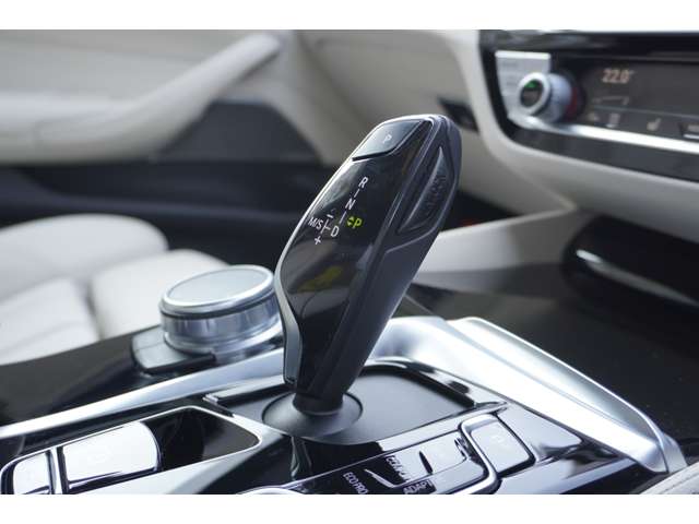 ＢＭＷ ５シリーズ ５２３Ｄ Ｘドライブ Ｍスポーツ エディション ジョイプラス ディーゼルターボ ４ＷＤ R3年 (近畿) 99