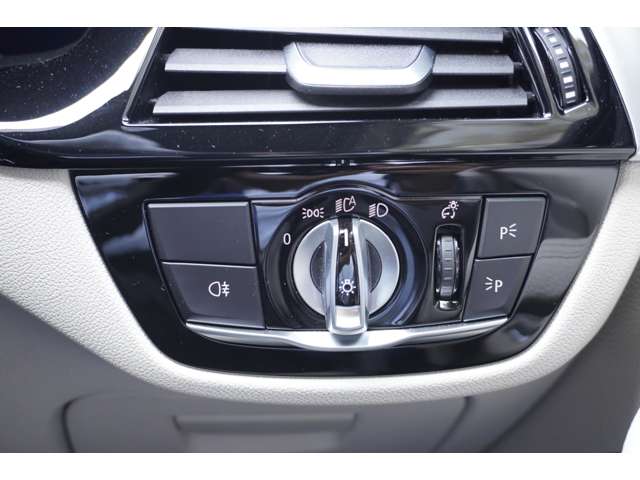 ＢＭＷ ５シリーズ ５２３Ｄ Ｘドライブ Ｍスポーツ エディション ジョイプラス ディーゼルターボ ４ＷＤ R3年 (近畿) 99