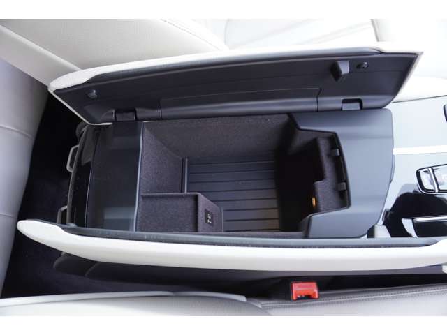 ＢＭＷ ５シリーズ ５２３Ｄ Ｘドライブ Ｍスポーツ エディション ジョイプラス ディーゼルターボ ４ＷＤ R3年 (近畿) 99