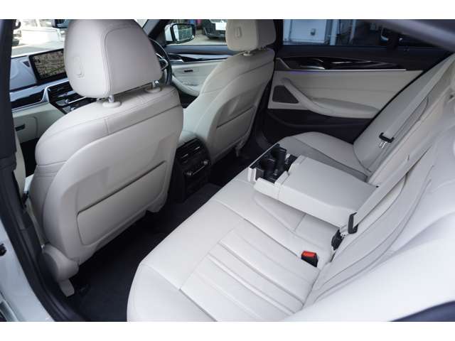 ＢＭＷ ５シリーズ ５２３Ｄ Ｘドライブ Ｍスポーツ エディション ジョイプラス ディーゼルターボ ４ＷＤ R3年 (近畿) 99