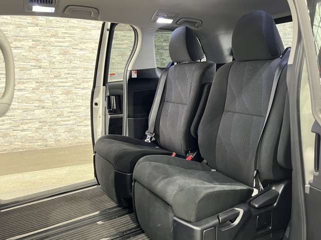 トヨタ エスティマ ２．４ アエラス ４ＷＤ H27年 (関東) 99