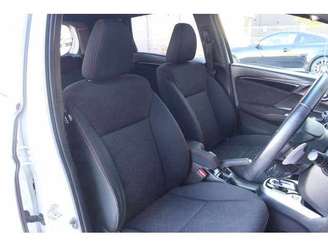 ホンダ フィット　ハイブリッド １．５ ハイブリッド Ｓパッケージ H27年 (関東) 99