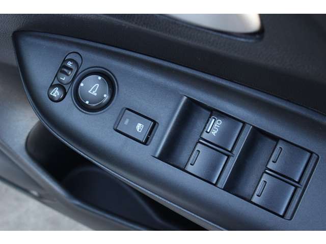 ホンダ フィット　ハイブリッド １．５ ハイブリッド Ｓパッケージ H27年 (関東) 99