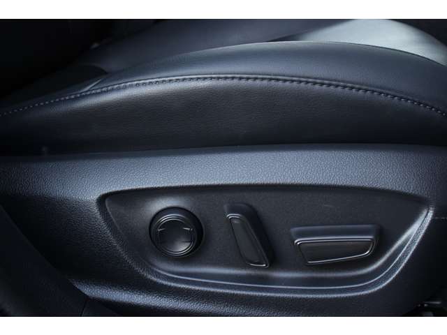 トヨタ プリウスＰＨＶ １．８ Ａ レザーパッケージ H30年 (関東) 99