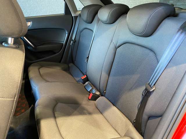 アウディ Ａ１　スポーツバック １．４　ＴＦＳＩ H26年 (九州・沖縄) 99