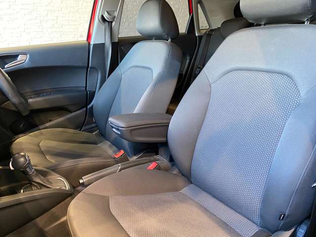 アウディ Ａ１　スポーツバック １．４　ＴＦＳＩ H26年 (九州・沖縄) 99