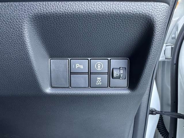 ホンダ フィット　ハイブリッド １．５ Ｅ：ＨＥＶ クロスター R4年 (東海) 99