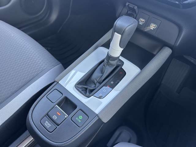 ホンダ フィット　ハイブリッド １．５ Ｅ：ＨＥＶ クロスター R4年 (東海) 99