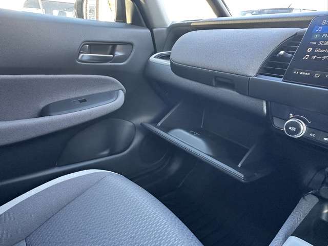 ホンダ フィット　ハイブリッド １．５ Ｅ：ＨＥＶ クロスター R4年 (東海) 99