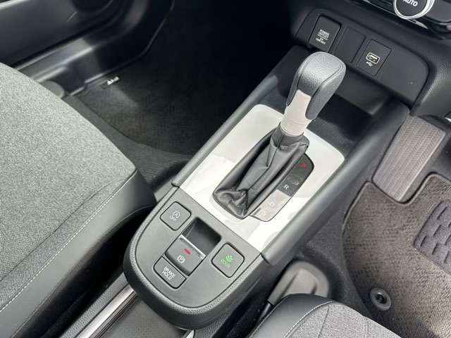 ホンダ フィット １．３ ホーム R4年 (東海) 99