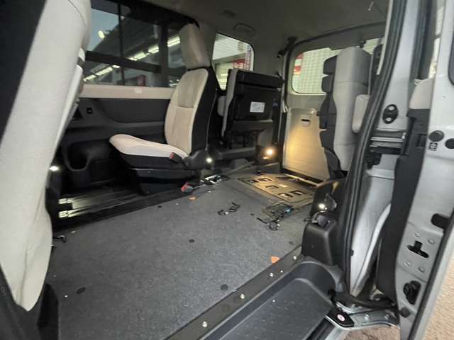 日産 セレナ ２．０ ＸＶ チェアキャブ スロープタイプ 車イス２名仕様 R5年 (東北) 99