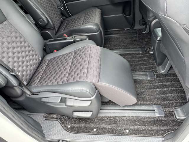 トヨタ ヴォクシー ２．０ Ｓ－Ｚ R4年 (九州・沖縄) 99