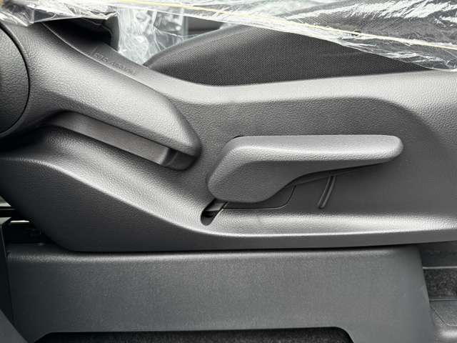 トヨタ ノア １．８ ハイブリッド Ｘ R7年 (九州・沖縄) 99