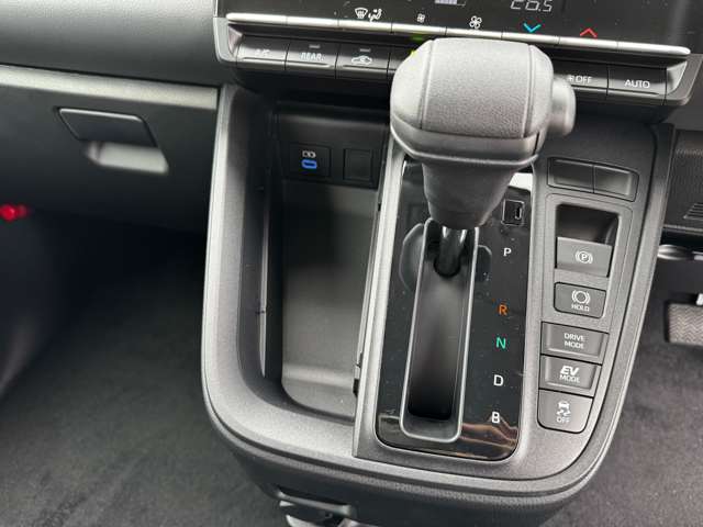 トヨタ ノア １．８ ハイブリッド Ｘ R7年 (九州・沖縄) 99