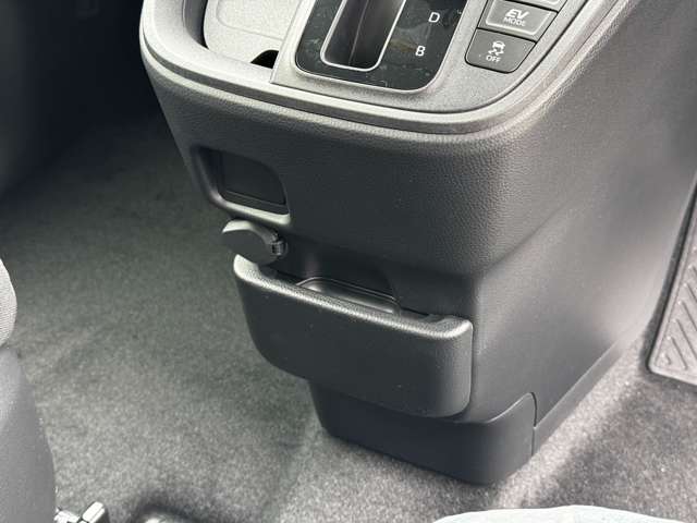 トヨタ ノア １．８ ハイブリッド Ｘ R7年 (九州・沖縄) 99