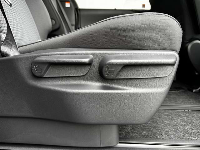 トヨタ ノア １．８ ハイブリッド Ｘ R7年 (九州・沖縄) 99