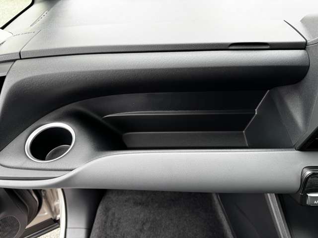 トヨタ ノア １．８ ハイブリッド Ｘ R7年 (九州・沖縄) 99