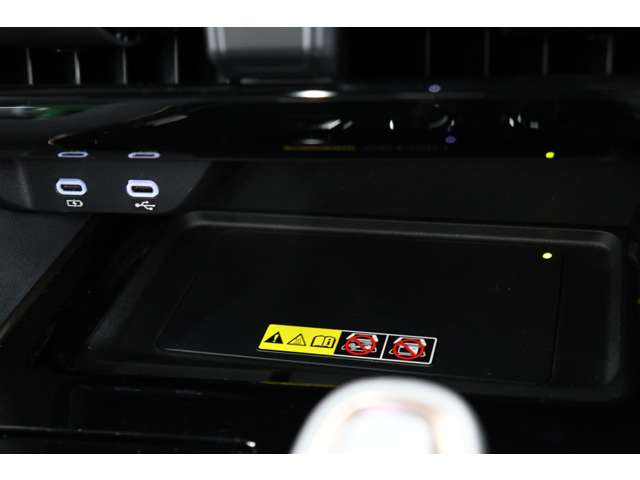 トヨタ ヴェルファイア　ハイブリッド ハイブリッド ２．５ Ｚプレミア Ｅ－ＦＯＵＲ ４ＷＤ R6年 (東海) 99