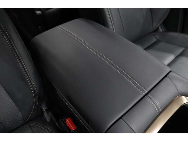 トヨタ ヴェルファイア　ハイブリッド ハイブリッド ２．５ Ｚプレミア Ｅ－ＦＯＵＲ ４ＷＤ R6年 (東海) 99