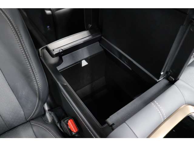 トヨタ ヴェルファイア　ハイブリッド ハイブリッド ２．５ Ｚプレミア Ｅ－ＦＯＵＲ ４ＷＤ R6年 (東海) 99