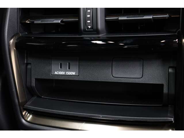 トヨタ ヴェルファイア　ハイブリッド ハイブリッド ２．５ Ｚプレミア Ｅ－ＦＯＵＲ ４ＷＤ R6年 (東海) 99