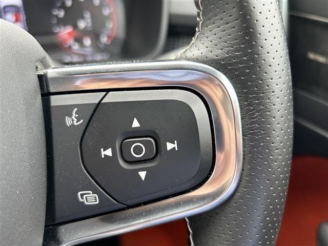 ボルボ ＸＣ４０ Ｂ４ ＡＷＤ Ｒデザイン ４ＷＤ R2年 (東北) 99