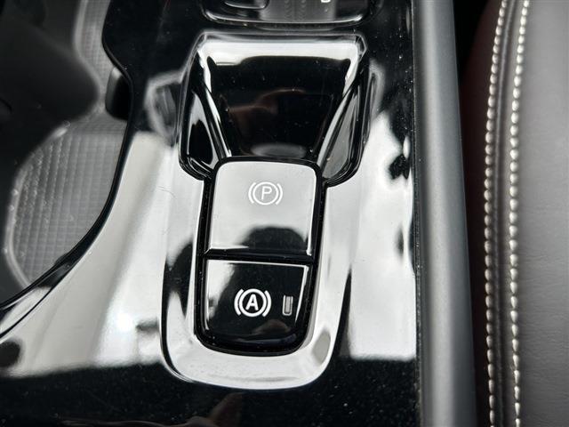 ボルボ ＸＣ４０ Ｂ４ ＡＷＤ Ｒデザイン ４ＷＤ R2年 (東北) 99