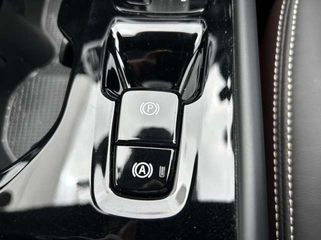 ボルボ ＸＣ４０ Ｂ４ ＡＷＤ Ｒデザイン ４ＷＤ R2年 (東北) 99