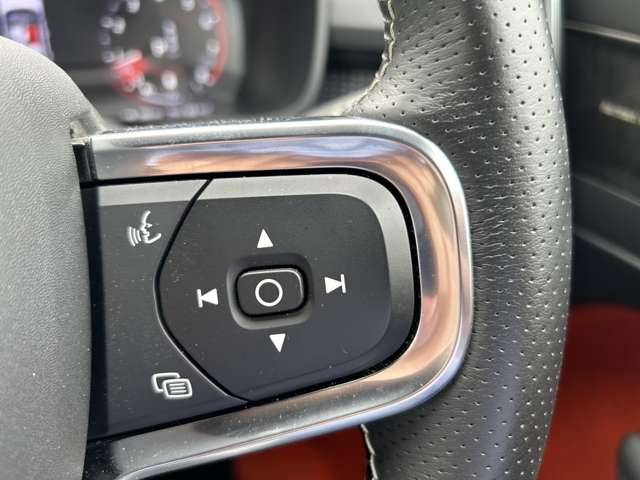 ボルボ ＸＣ４０ Ｂ４ ＡＷＤ Ｒデザイン ４ＷＤ R2年 (東北) 99