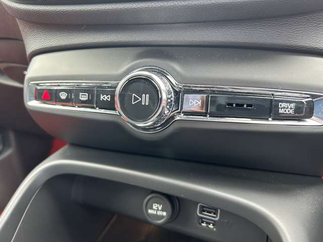 ボルボ ＸＣ４０ Ｂ４ ＡＷＤ Ｒデザイン ４ＷＤ R2年 (東北) 99