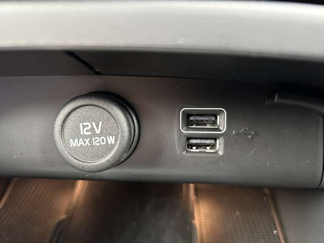 ボルボ ＸＣ４０ Ｂ４ ＡＷＤ Ｒデザイン ４ＷＤ R2年 (東北) 99