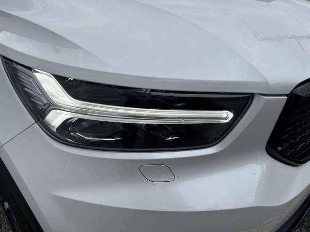 ボルボ ＸＣ４０ Ｂ４ ＡＷＤ Ｒデザイン ４ＷＤ R2年 (東北) 99