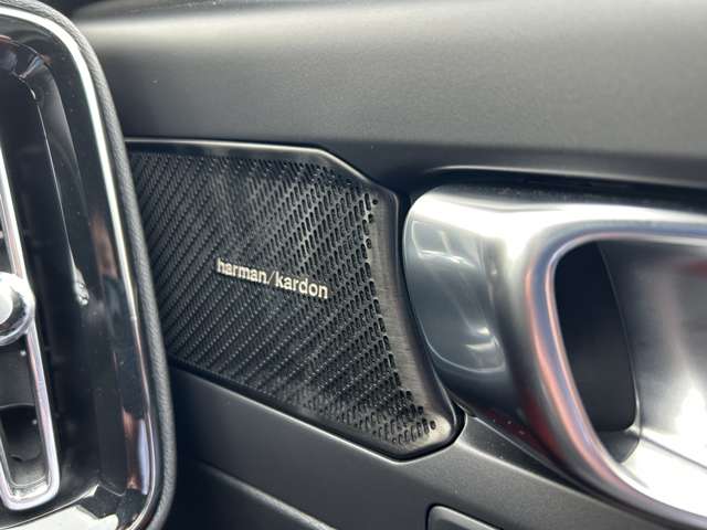 ボルボ ＸＣ４０ Ｂ４ ＡＷＤ Ｒデザイン ４ＷＤ R2年 (東北) 99