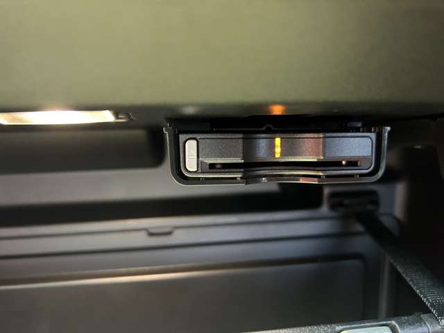 ボルボ ＸＣ４０ Ｂ４ ＡＷＤ Ｒデザイン ４ＷＤ R2年 (東北) 99