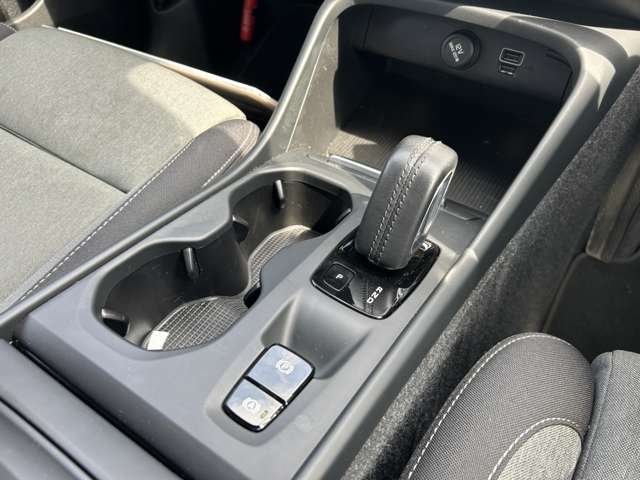 ボルボ ＸＣ４０ Ｂ４ ＡＷＤ モメンタム ４ＷＤ R3年 (東北) 99