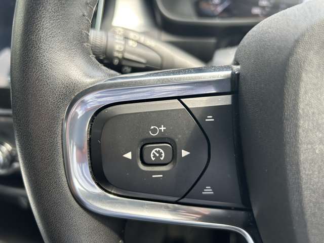 ボルボ ＸＣ４０ Ｂ４ ＡＷＤ モメンタム ４ＷＤ R3年 (東北) 99