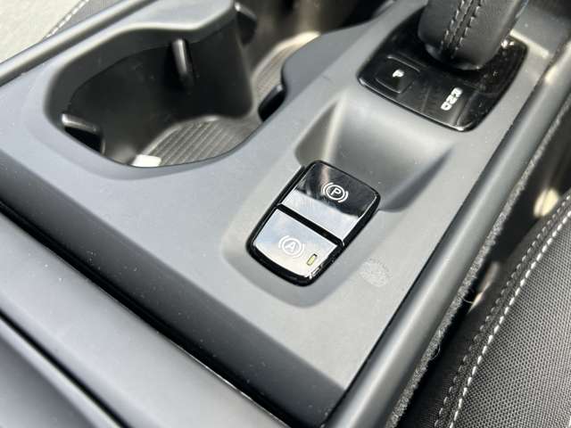 ボルボ ＸＣ４０ Ｂ４ ＡＷＤ モメンタム ４ＷＤ R3年 (東北) 99