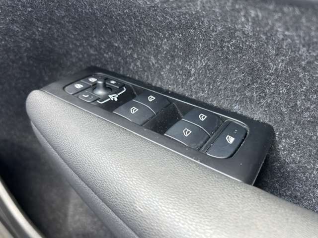 ボルボ ＸＣ４０ Ｂ４ ＡＷＤ モメンタム ４ＷＤ R3年 (東北) 99