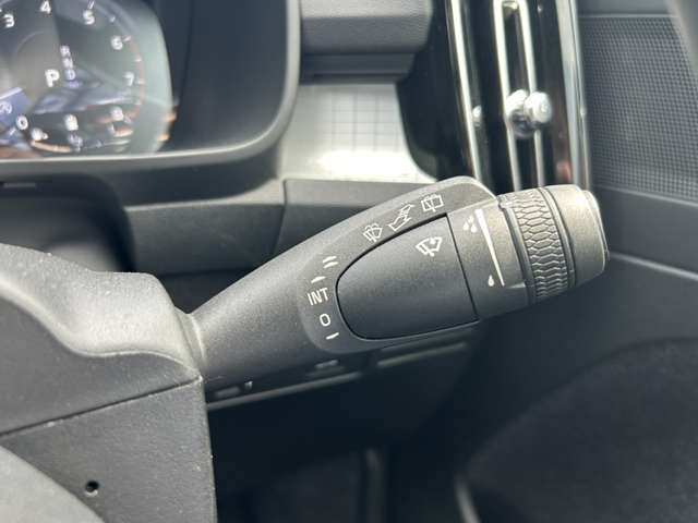 ボルボ ＸＣ４０ Ｂ４ ＡＷＤ モメンタム ４ＷＤ R3年 (東北) 99