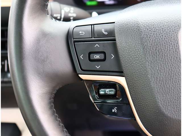 トヨタ クラウン　クロスオーバー　ハイブリッド ２．５ Ｇ アドバンスト レザー パッケージ Ｅ－ＦＯＵＲ ４ＷＤ R5年 (関東) 99