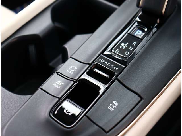 トヨタ クラウン　クロスオーバー　ハイブリッド ２．５ Ｇ アドバンスト レザー パッケージ Ｅ－ＦＯＵＲ ４ＷＤ R5年 (関東) 99