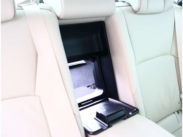 トヨタ クラウン　クロスオーバー　ハイブリッド ２．５ Ｇ アドバンスト レザー パッケージ Ｅ－ＦＯＵＲ ４ＷＤ R5年 (関東) 99