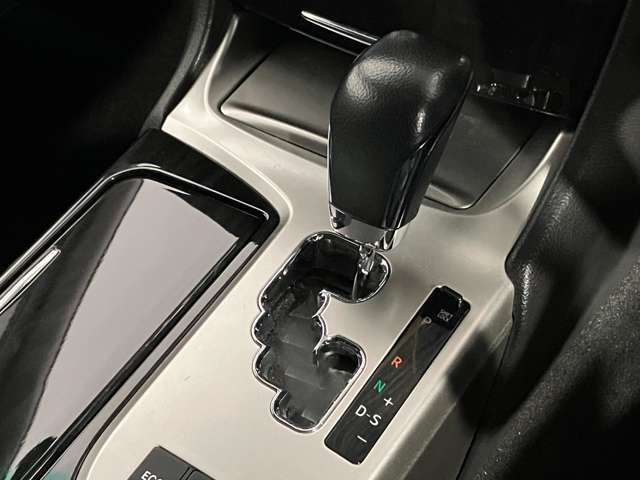 トヨタ クラウンアスリート ２．５ Ｉ－ＦＯＵＲ ４ＷＤ H23年 (北海道) 99