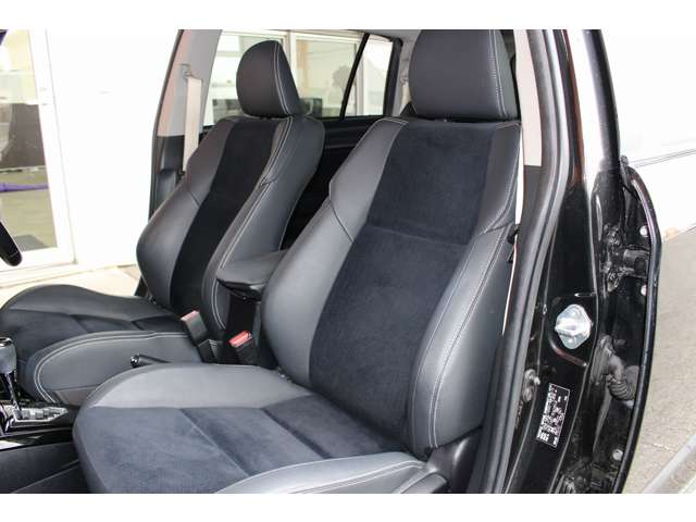 トヨタ カローラフィールダー　ハイブリッド １．５ ハイブリッド Ｇ エアロツアラー Ｗ×Ｂ H26年 (関東) 99