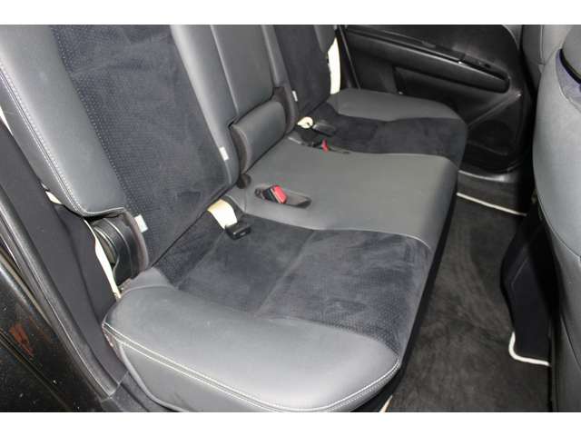 トヨタ カローラフィールダー　ハイブリッド １．５ ハイブリッド Ｇ エアロツアラー Ｗ×Ｂ H26年 (関東) 99